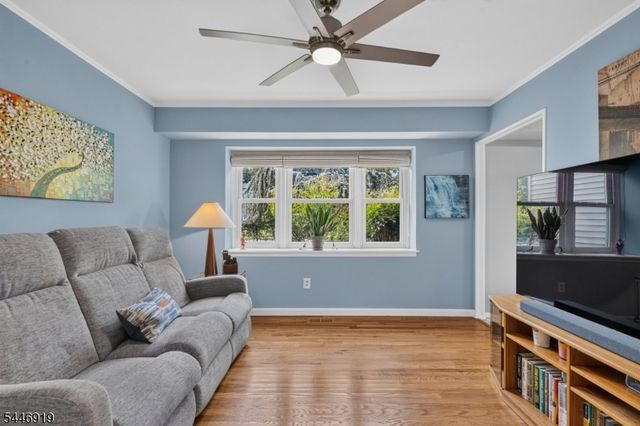 11 Marigold Ln, Franklin Twp., NJ 08873