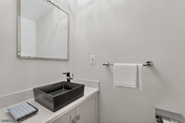 11 Marigold Ln, Franklin Twp., NJ 08873
