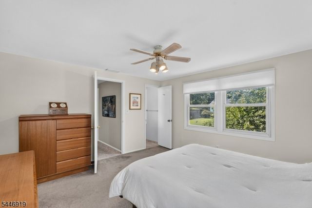 11 Marigold Ln, Franklin Twp., NJ 08873