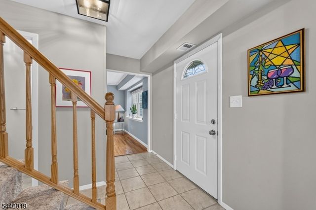 11 Marigold Ln, Franklin Twp., NJ 08873