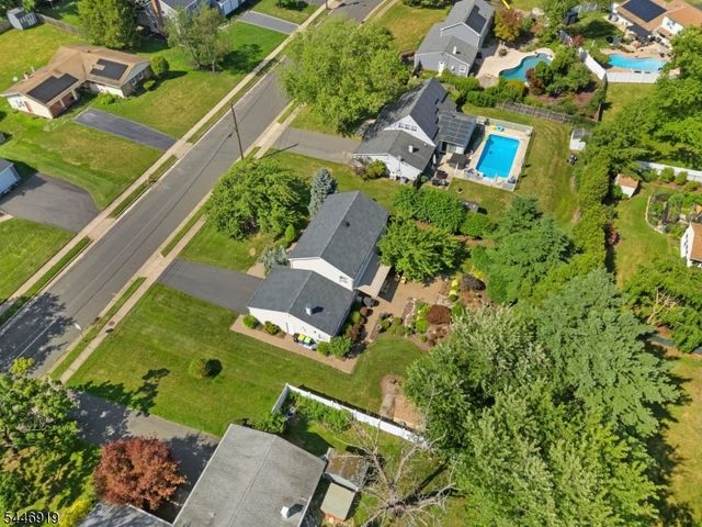 11 Marigold Ln, Franklin Twp., NJ 08873