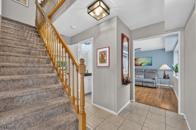 11 Marigold Ln, Franklin Twp., NJ 08873