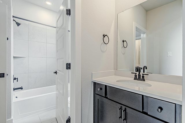 145 Peninsula Point Drive, Montgomery, TX 77356