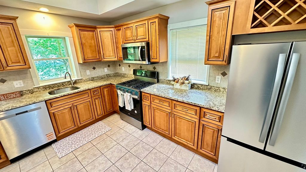 12 Madison St, Taunton, MA 02780