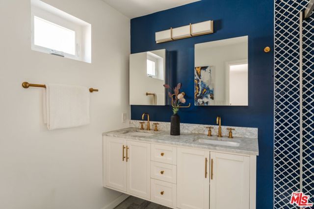 1559 Winona Boulevard F2, Los Angeles, CA 90027