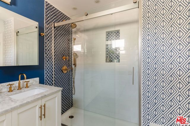 1559 Winona Boulevard F2, Los Angeles, CA 90027