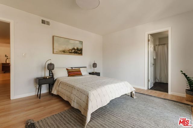1559 Winona Boulevard F2, Los Angeles, CA 90027