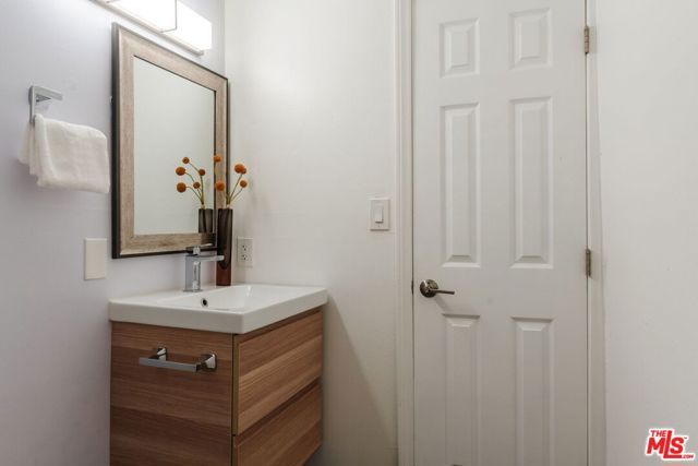 1559 Winona Boulevard F2, Los Angeles, CA 90027