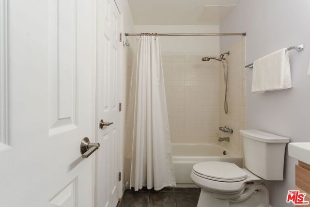 1559 Winona Boulevard F2, Los Angeles, CA 90027