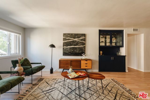 1559 Winona Boulevard F2, Los Angeles, CA 90027