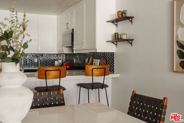 1559 Winona Boulevard F2, Los Angeles, CA 90027