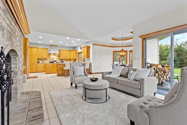 W7828 HILLVIEW ROAD, Hortonville, WI 54944