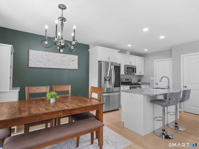 100 Dirienzo Heights 100, Derby, CT 06418