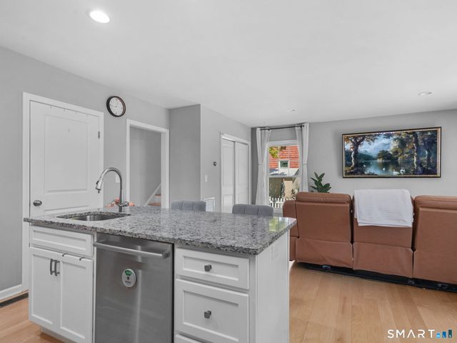 100 Dirienzo Heights 100, Derby, CT 06418