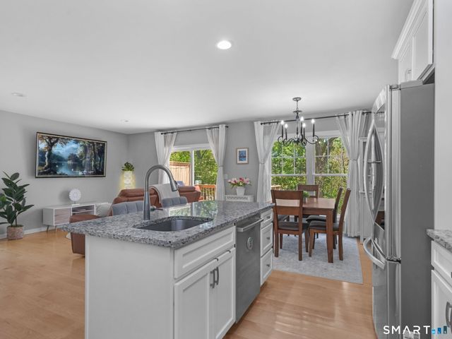 100 Dirienzo Heights 100, Derby, CT 06418