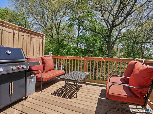 100 Dirienzo Heights 100, Derby, CT 06418