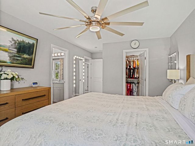 100 Dirienzo Heights 100, Derby, CT 06418