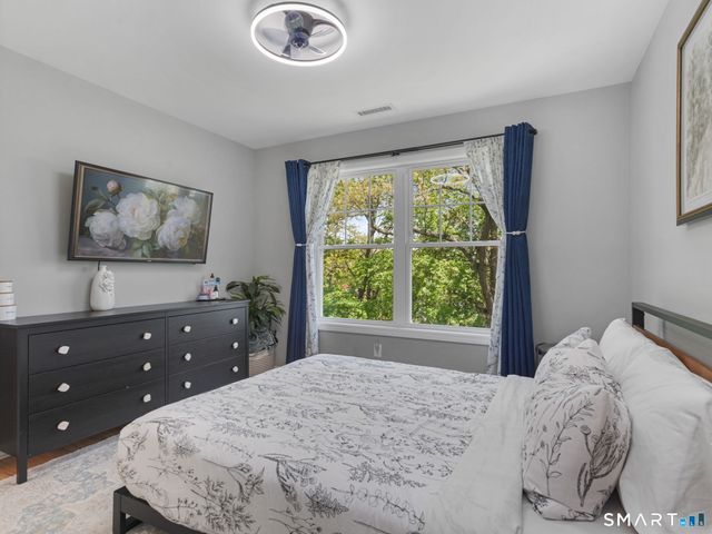 100 Dirienzo Heights 100, Derby, CT 06418