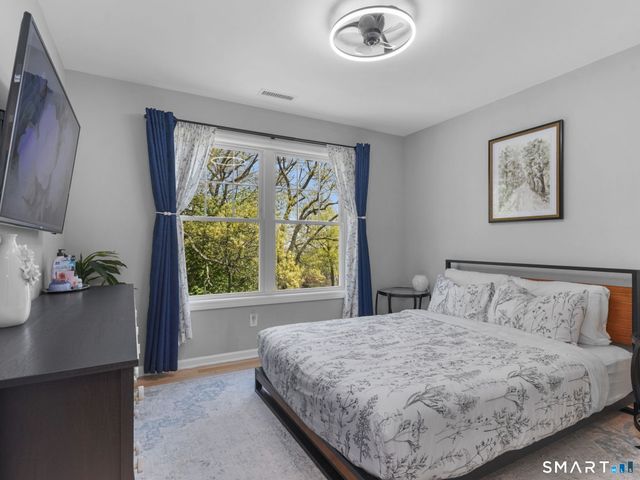 100 Dirienzo Heights 100, Derby, CT 06418