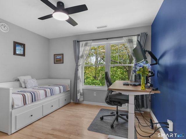 100 Dirienzo Heights 100, Derby, CT 06418