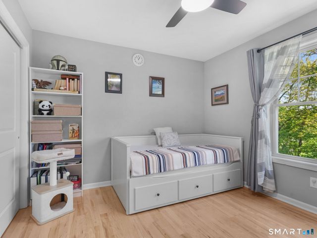 100 Dirienzo Heights 100, Derby, CT 06418
