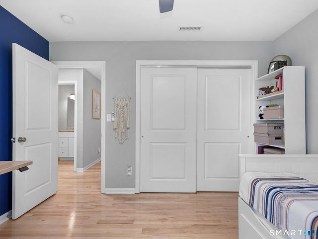 100 Dirienzo Heights 100, Derby, CT 06418