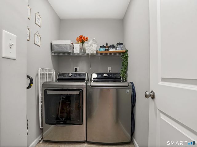 100 Dirienzo Heights 100, Derby, CT 06418