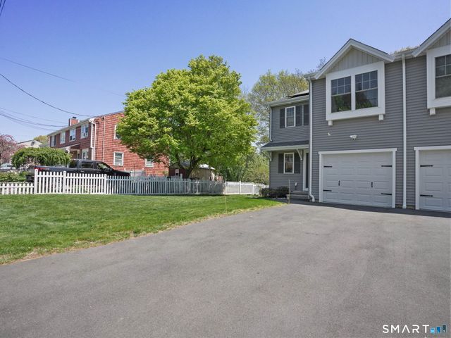 100 Dirienzo Heights 100, Derby, CT 06418