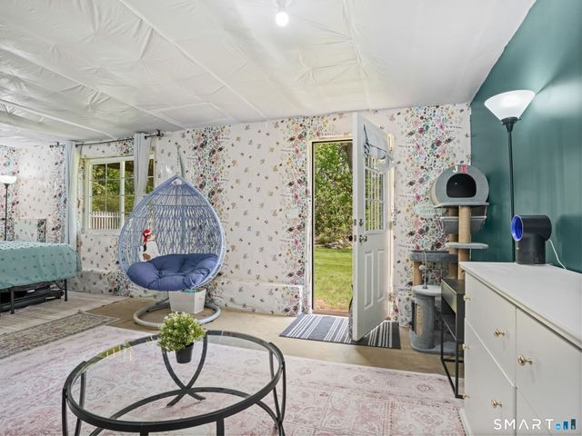 100 Dirienzo Heights 100, Derby, CT 06418