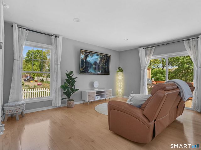 100 Dirienzo Heights 100, Derby, CT 06418