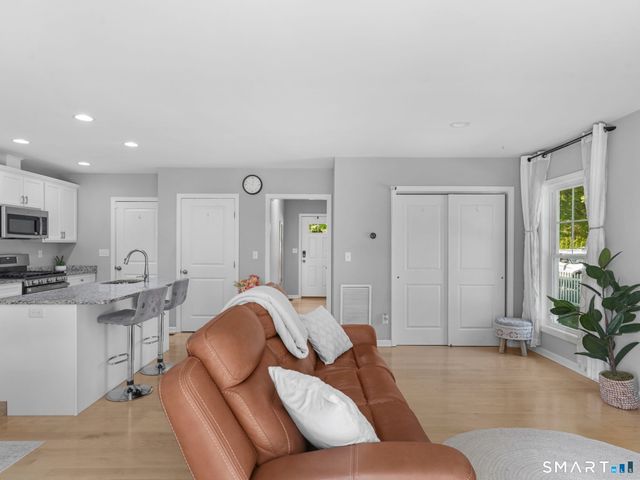 100 Dirienzo Heights 100, Derby, CT 06418