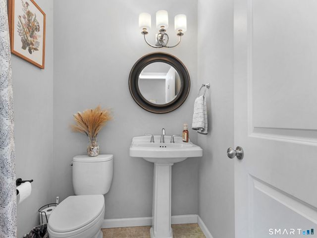 100 Dirienzo Heights 100, Derby, CT 06418