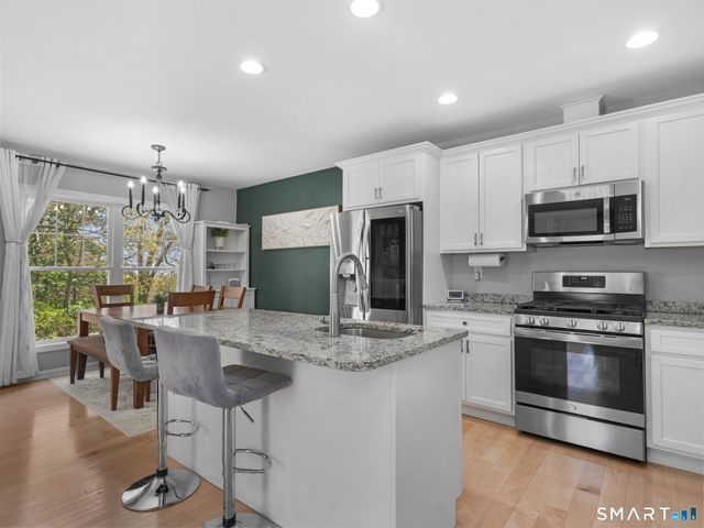 100 Dirienzo Heights 100, Derby, CT 06418
