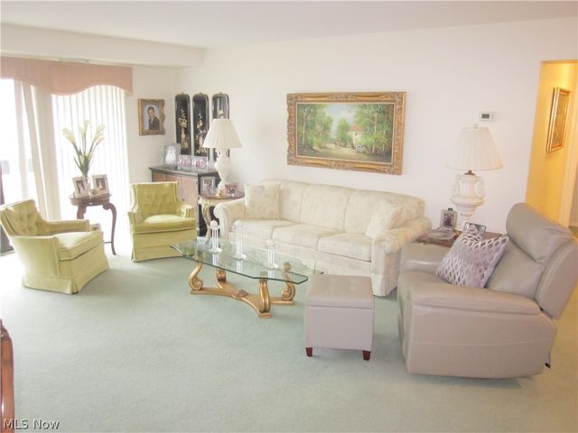 22555 Center Ridge Road 204, Rocky River, OH 44116