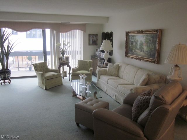 22555 Center Ridge Road 204, Rocky River, OH 44116