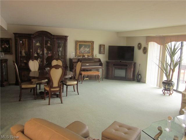 22555 Center Ridge Road 204, Rocky River, OH 44116
