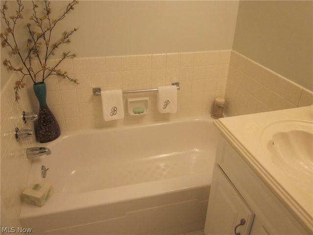 22555 Center Ridge Road 204, Rocky River, OH 44116