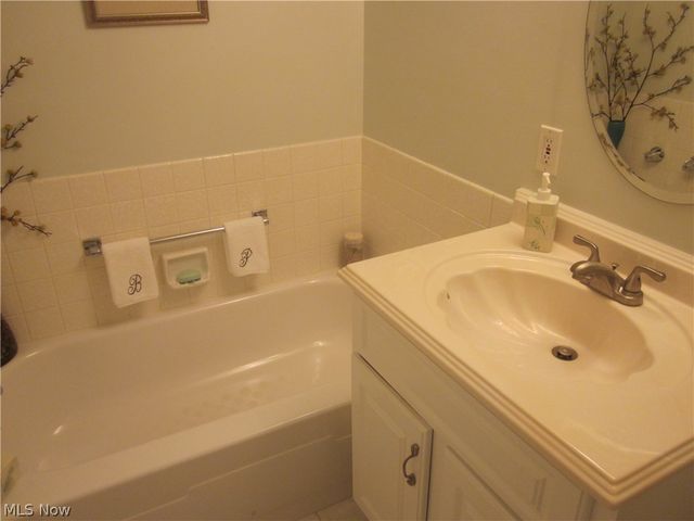 22555 Center Ridge Road 204, Rocky River, OH 44116