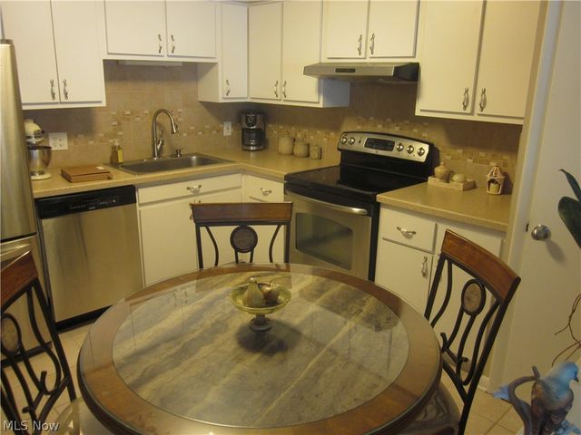 22555 Center Ridge Road 204, Rocky River, OH 44116