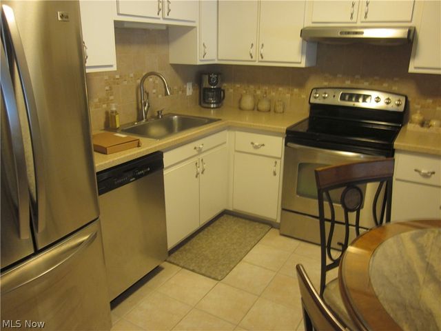 22555 Center Ridge Road 204, Rocky River, OH 44116