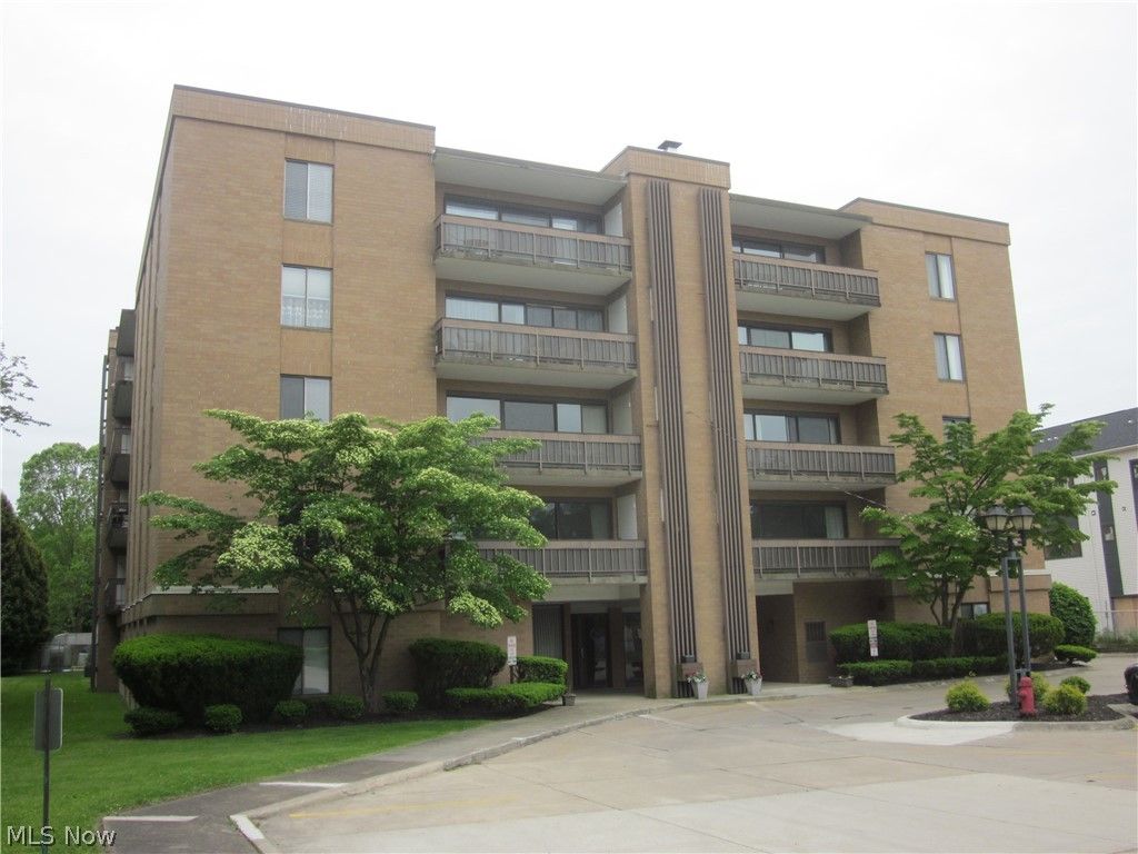 22555 Center Ridge Road 204, Rocky River, OH 44116