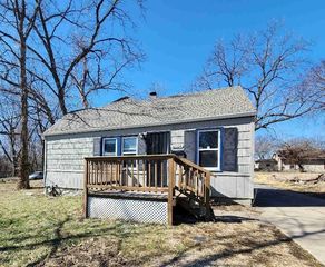 8004 Lydia Avenue, Kansas City, MO 64131