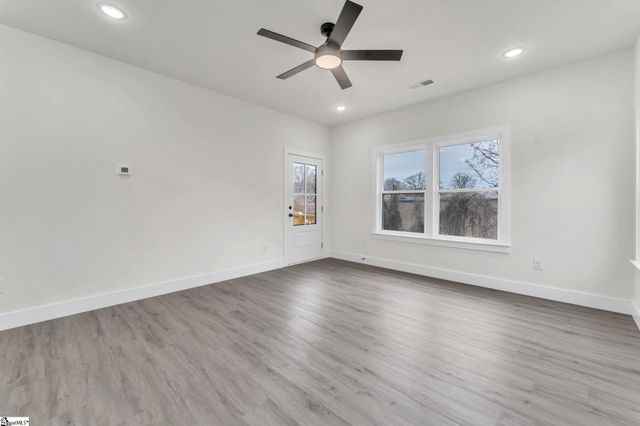 193 Dodd Street, Wellford, SC 29385