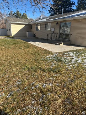 8642 S CESSNA CIR, Sandy, UT 84093