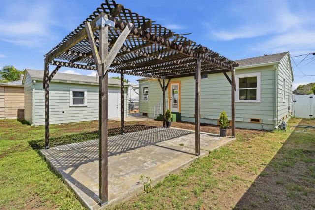 7570 Cuyamaca Avenue, Lemon Grove, CA 91945