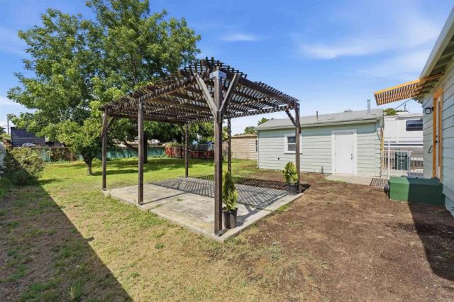 7570 Cuyamaca Avenue, Lemon Grove, CA 91945