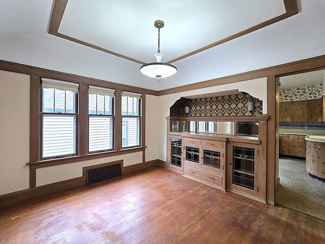 627 E Russell AVENUE, Milwaukee, WI 53207