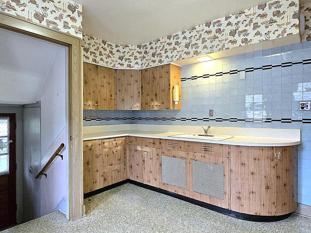 627 E Russell AVENUE, Milwaukee, WI 53207