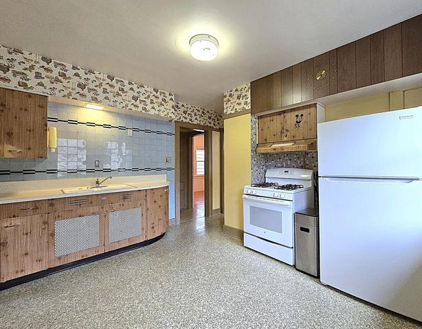 627 E Russell AVENUE, Milwaukee, WI 53207