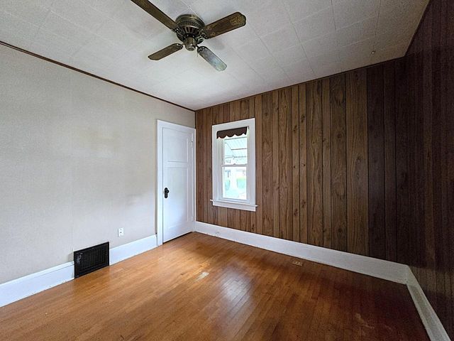 627 E Russell AVENUE, Milwaukee, WI 53207